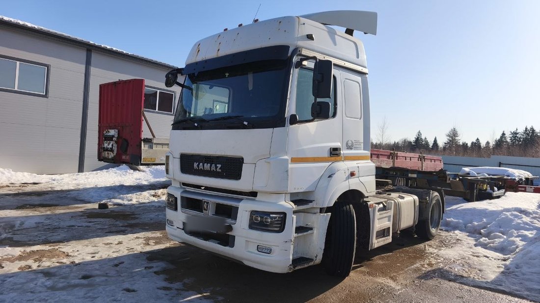 Осмотр грузового авто